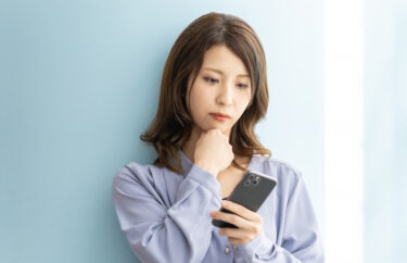 スマホを強制解約されたら？携帯解約までの流れや解約後の影響を説明します！