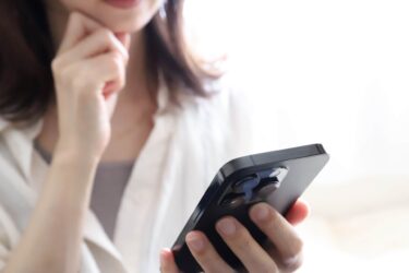 生活保護でのスマホ契約は贅沢なのか？審査や注意点を解説