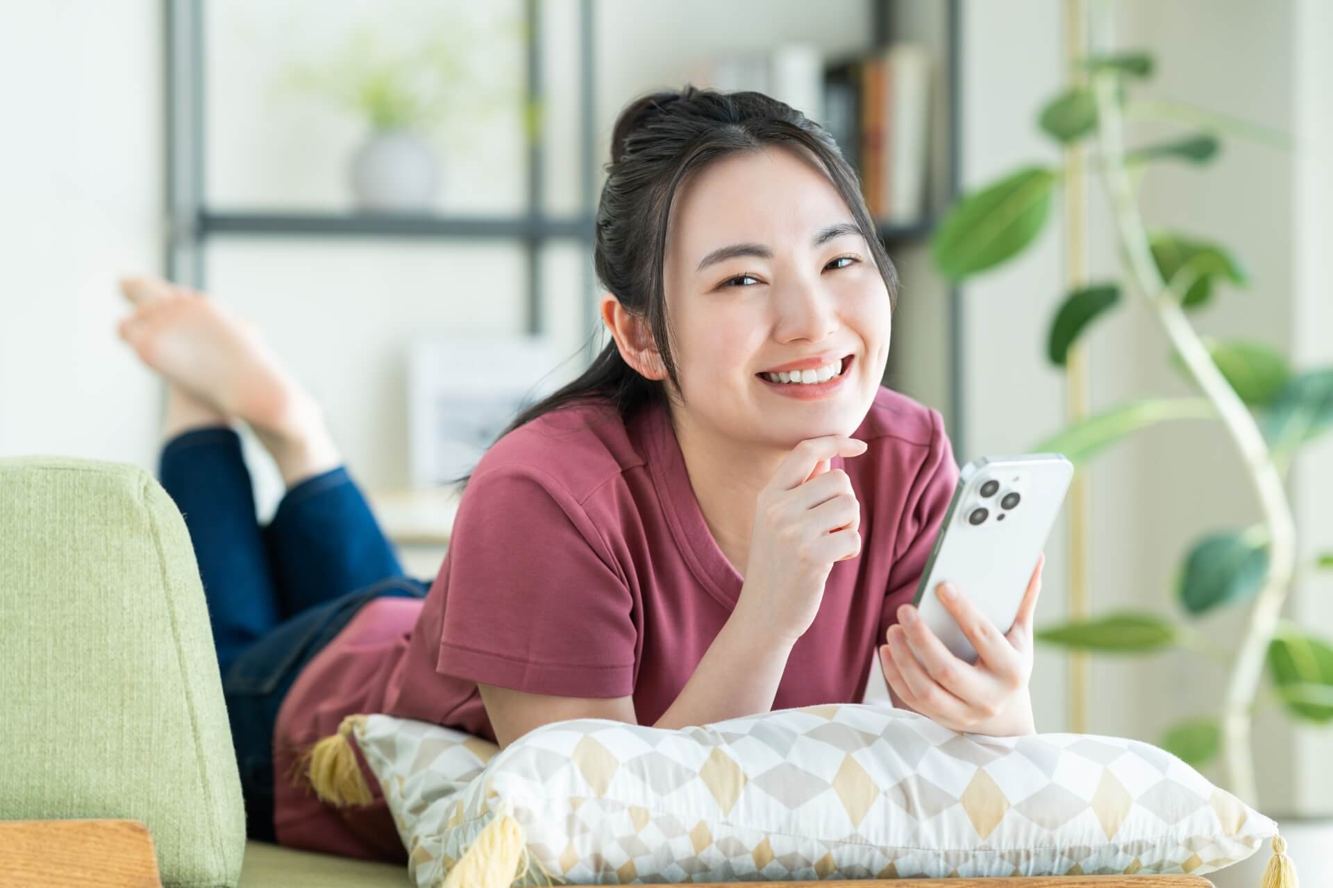 女性　スマホ