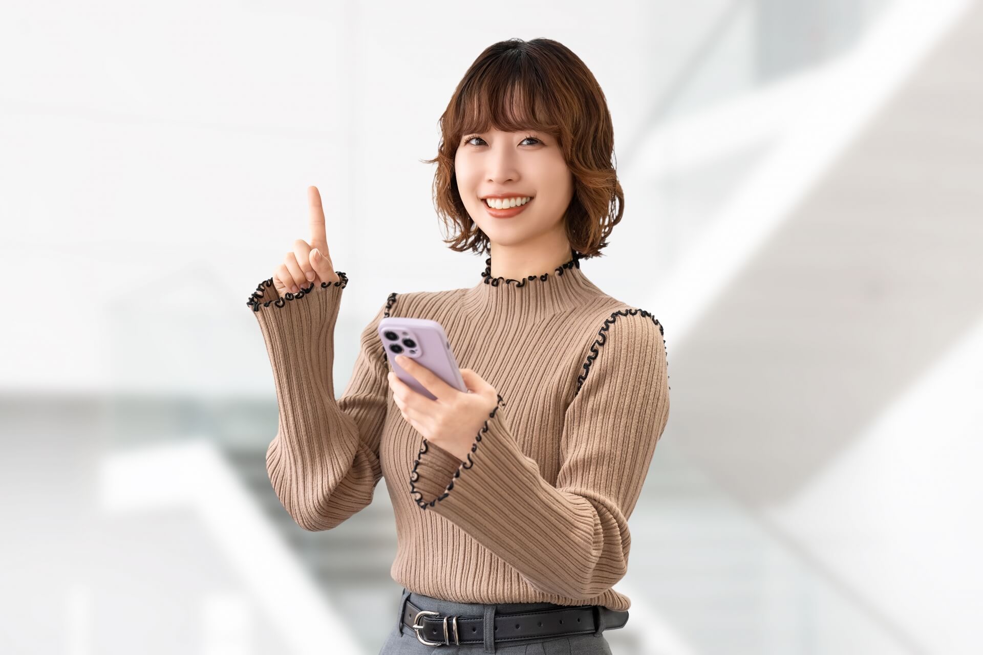 女性　スマホ