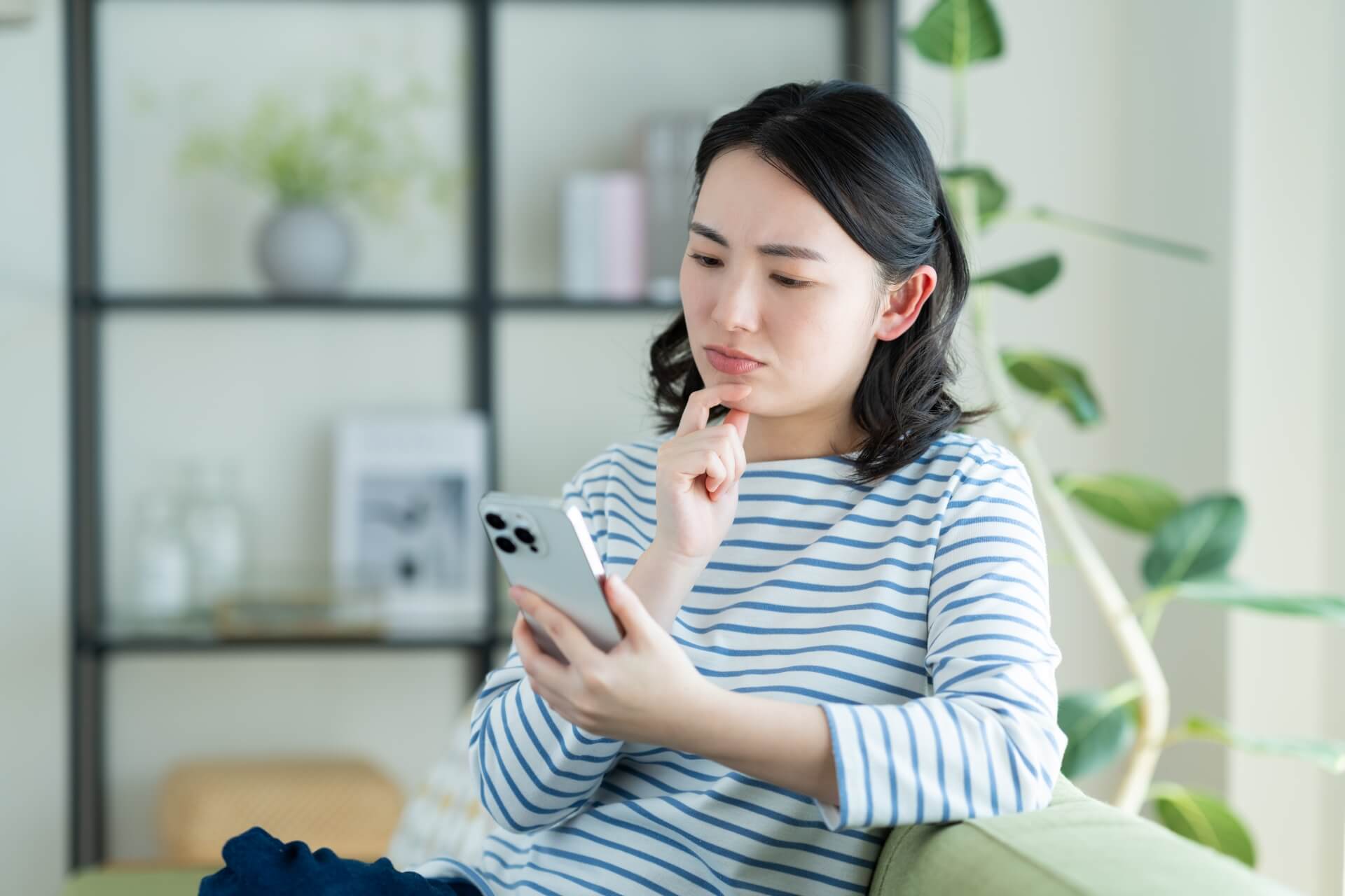 スマホ 女性 考える